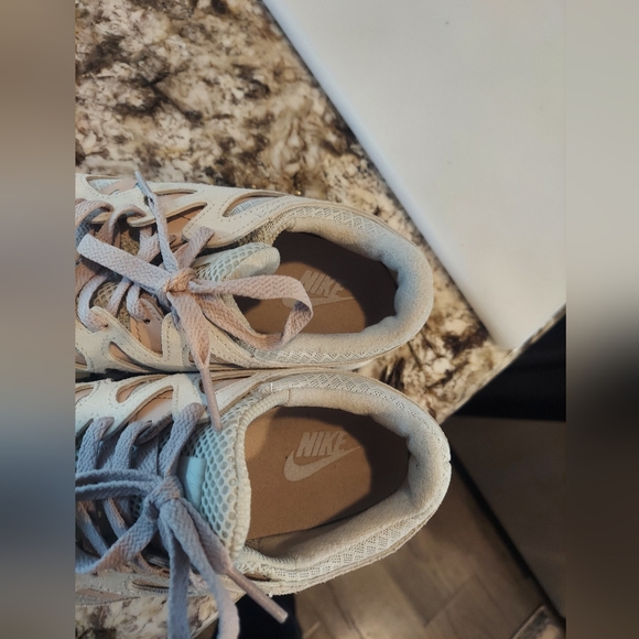 Nike Women's Sneakers in Beige and Cream - Picture 2 of 16